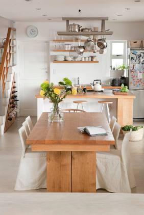 integration between kitchen and dining room