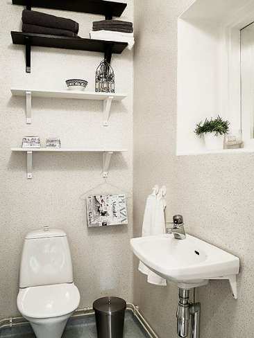 tricks for small bathroom